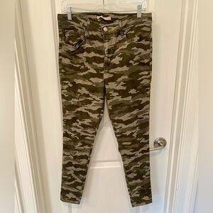 Levis 720 High rise skinny cropped camouflage stretch jeans size 30